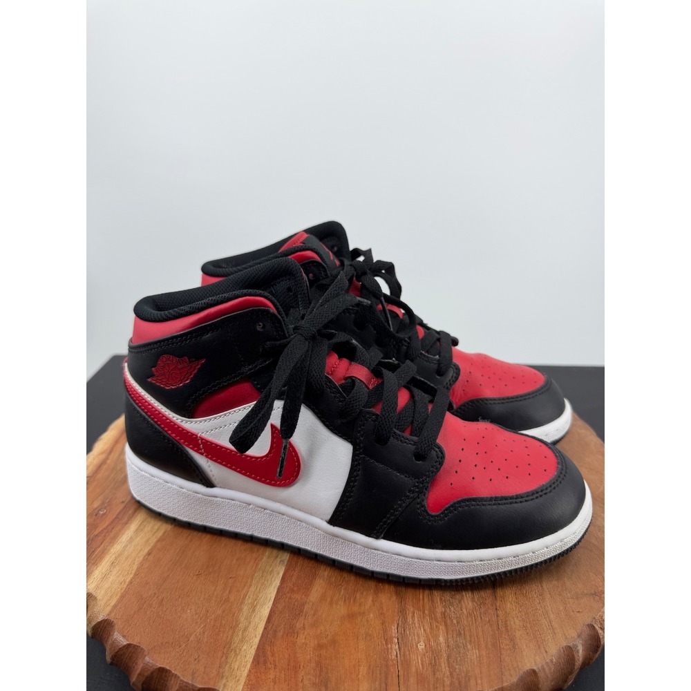 Nike‎ Jordan 1 Mid Kids Size 6Y Black Gym Red White 554725-079